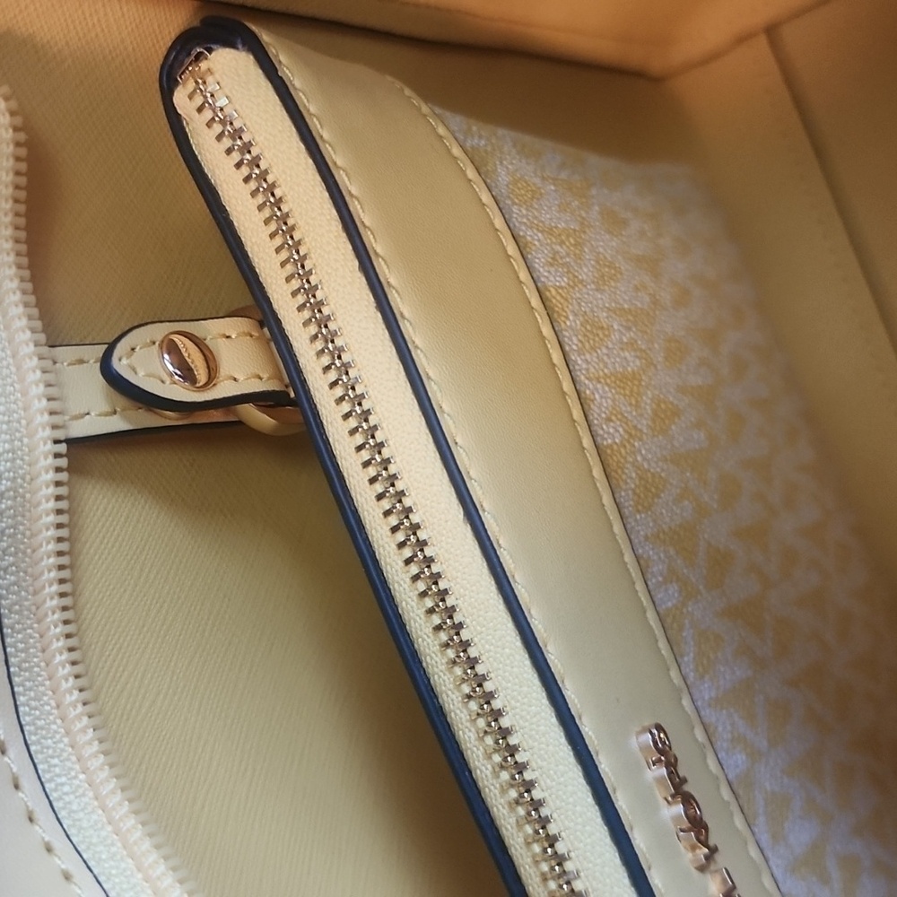 Michael Kors yellow tote - Picture 7 of 9
